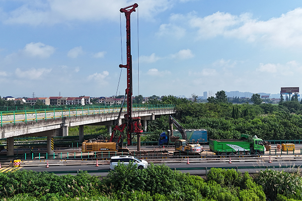 中墩施工現(xiàn)場(chǎng).jpg